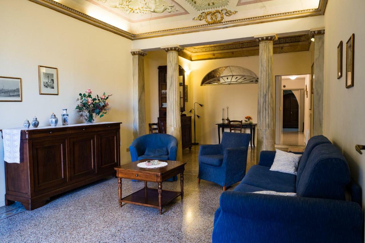 Residenza D'Epoca " Il Campo" By Francigenaapartments Siena Luaran gambar